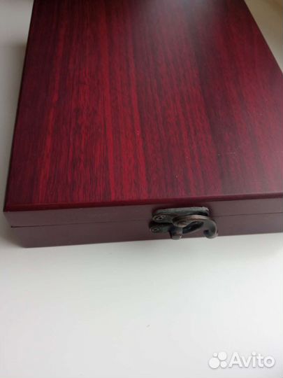 Подарок: книга с коктейлями и винный набор