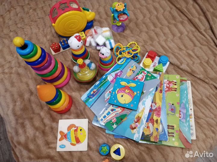 Развивающие игрушки для малышей пакетом