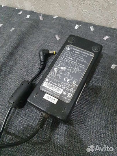 Адаптер Блок питания для ноутбука, пзу