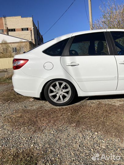 LADA Granta 1.6 МТ, 2015, 133 000 км