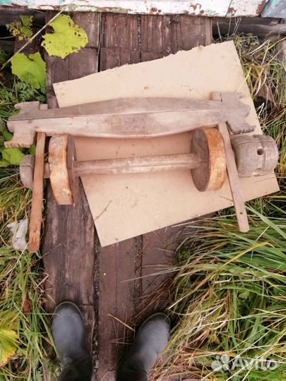 Запчасти от ткацкого станка древние