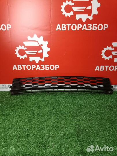 Решетка радиатора нижняя Skoda Rapid