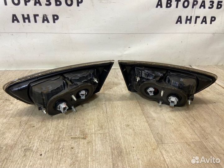 Фонарь в крышку багажника задний Mitsubishi Lancer