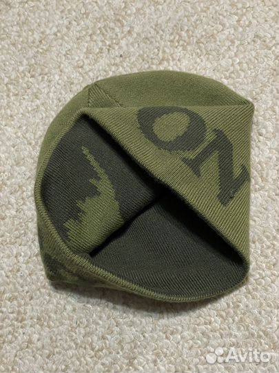 Burton новая шапка для мальчика