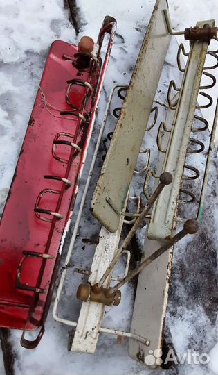 Вешалка настенная металлическая