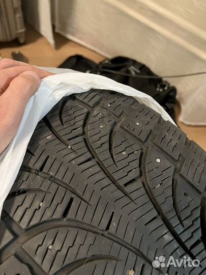 Pirelli Winter Carving Edge 275/40 R20 и 315/35 R20 106T