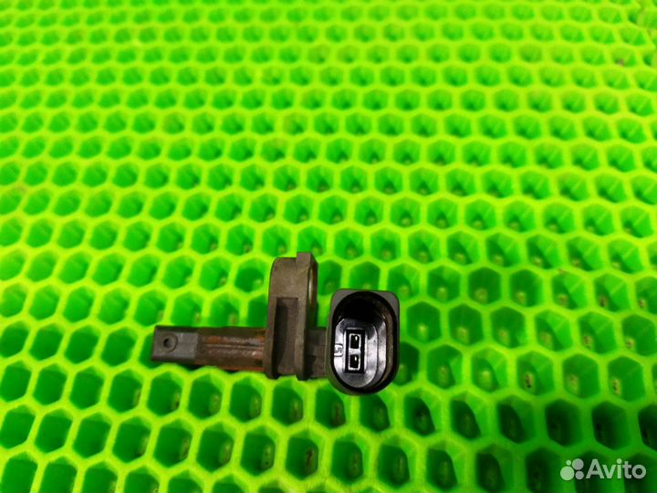 Датчик абс (ABS) передний Volkswagen Touareg NF