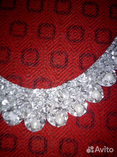 Колье под серебро, с бусинками, на булавках