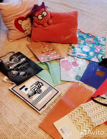 Подарочные пакеты, декоративные подушки