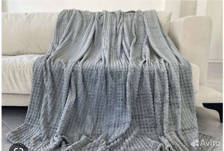 Пледы и покрывало