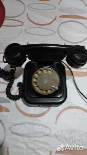 Старый телефонный аппарат дисковый