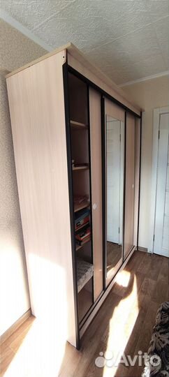 Шкаф-купе с зеркалом