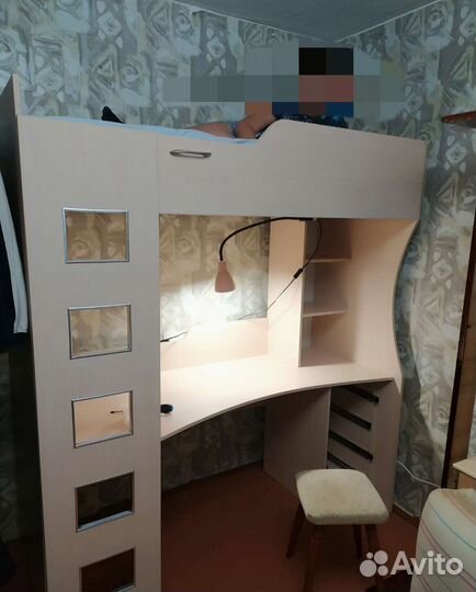 Детская кровать чердак со столом б/у