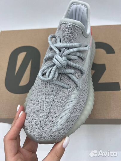 Кроссовки adidas yezzy boost Tail Light