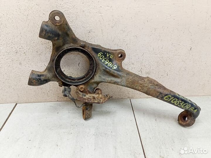 Кулак передний левый