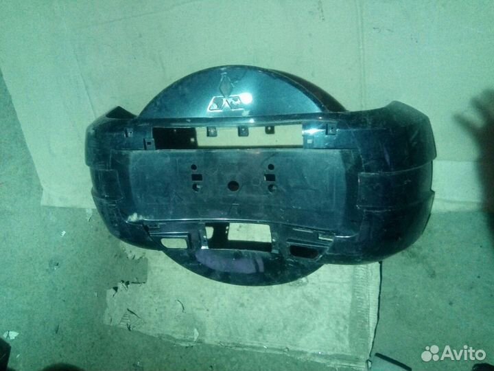 Митсубиси Паджеро 4 кожух запасного колеса