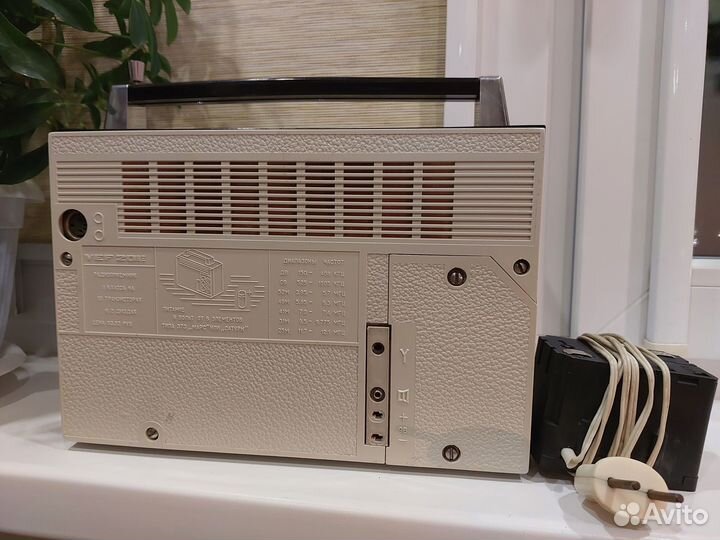 Продам радиоприемник вэф-201 с фм питанием от сети