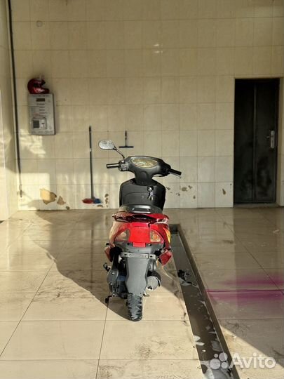 Скутер 4х тактный 80кубов