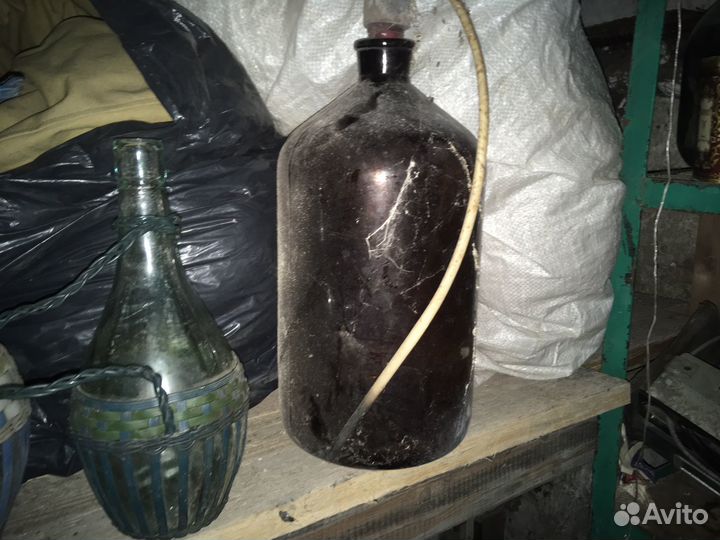 Бутылки в оплетке времен СССР