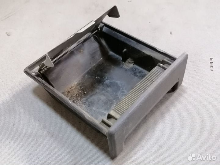 Пепельница Toyota Lite Ace 1989 передняя