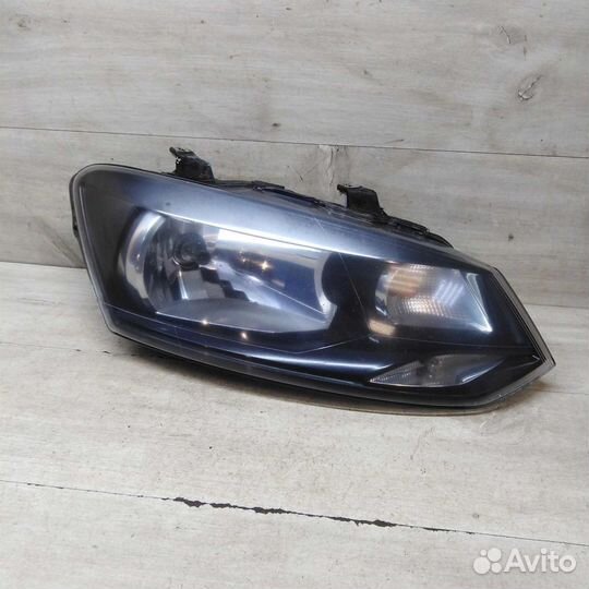 Фара правая Volkswagen Polo V Sedan