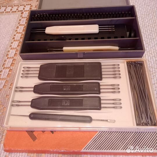 Набор игл и деккеров для ручных вязальных машин