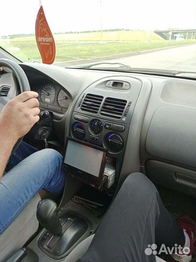 Mitsubishi Carisma, 1998