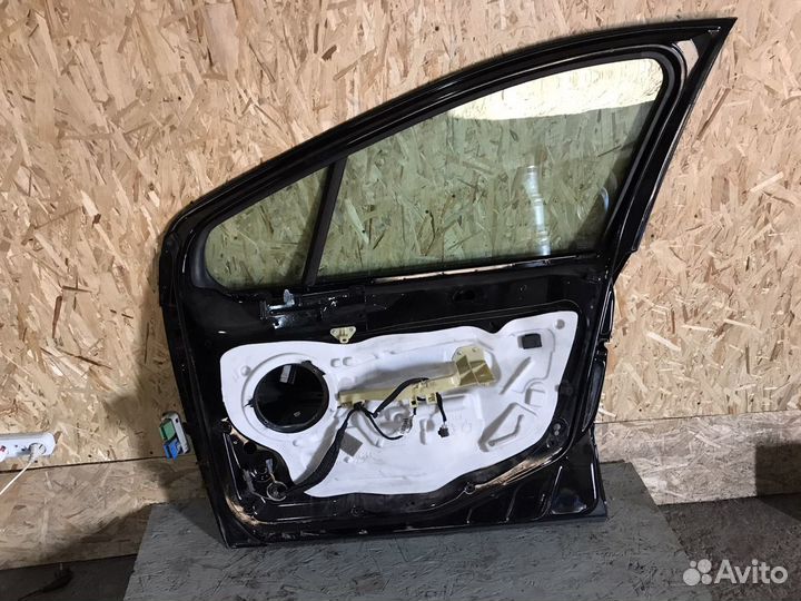 Дверь передняя (правая) Peugeot 308