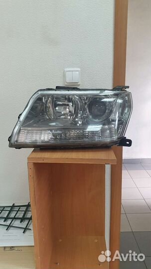 Фара левая Сузуки Гранд Витара