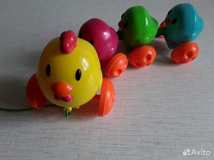 Курочка с цыплятами на колесиках