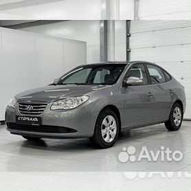 Купить Hyundai Elantra с пробегом 2010 года с бензиновым