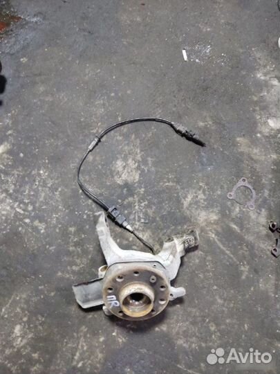 Кулак поворотный передний правый Opel Astra H