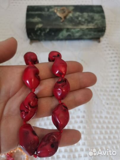 Коралловые бусы