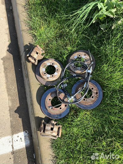Задние суппорта и тормозные диски на галант 8