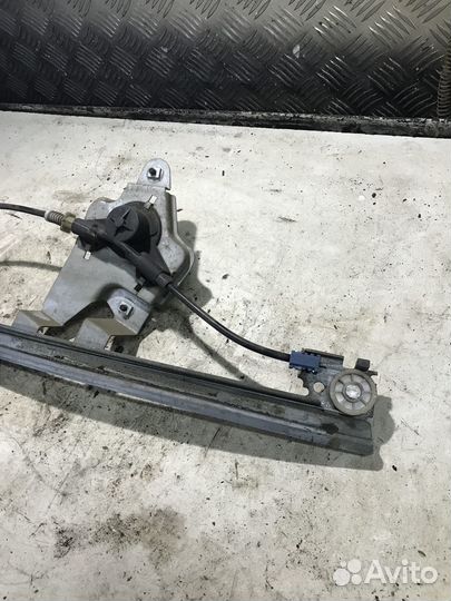 Стеклоподъемник задний левый Skoda Octavia Tour