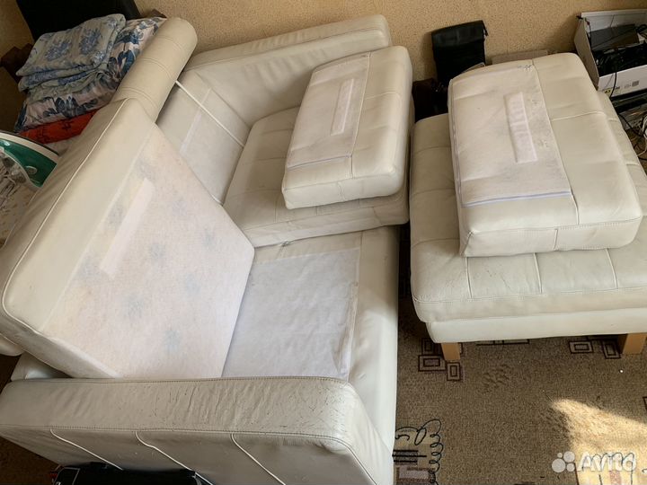 Кожаный диван
