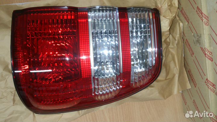 Фонарь задний правый toyota LC100 GX 8155160680