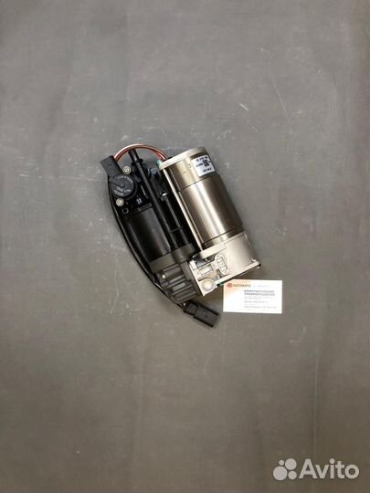 Компрессор пневмоподвески Mercedes W218