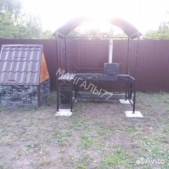 Мангал с крышей