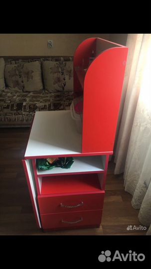 Маникюрный стол складной