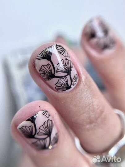 Маникюр с покрытием гель-лаком