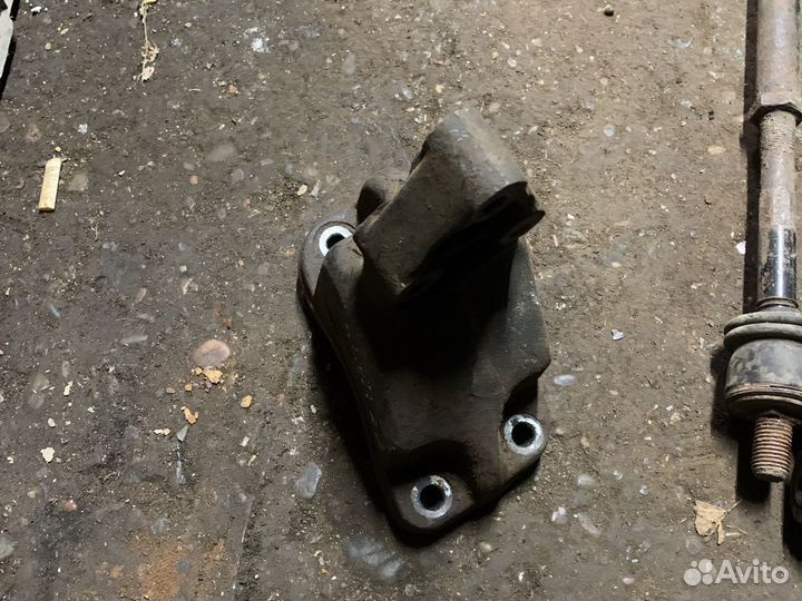 Кронштейн опоры двигателя правый chery bonus a13