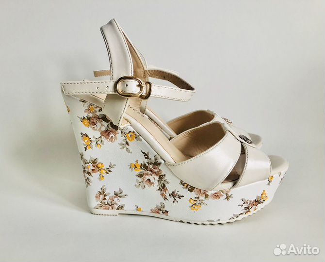 Летние босоножки и платье