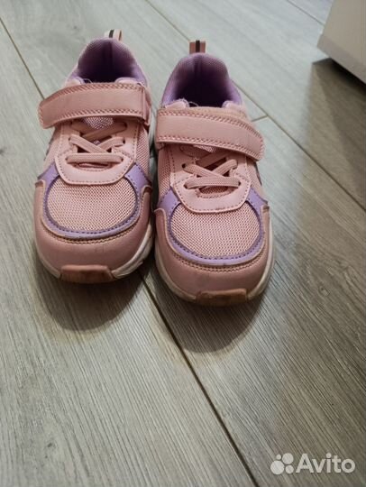 Кроссовки для девочки 28