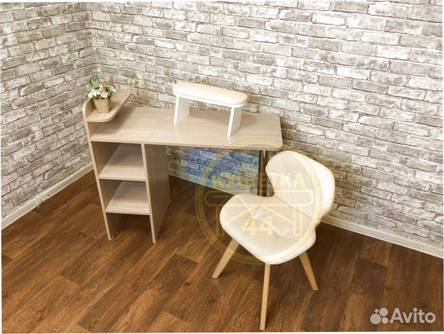 Маникюрный стол