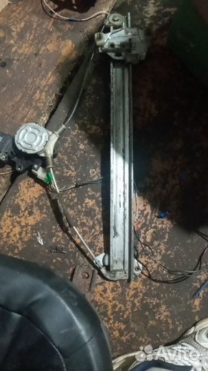 Стеклоподъёмник передний Mitsubishi Space Wagon