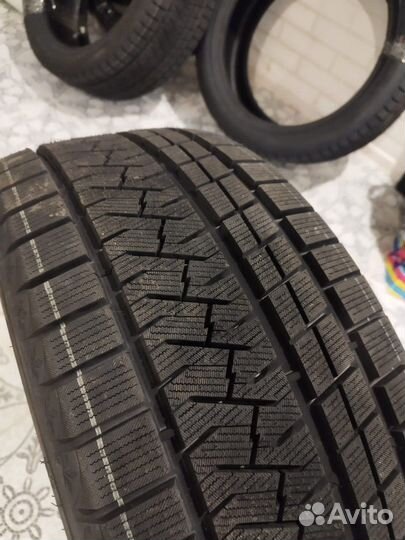 Triangle PL02 255/45 R20