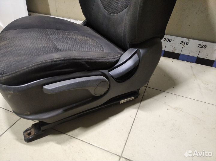 Сиденье переднее левое RIO 2011-2017