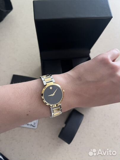 Часы movado