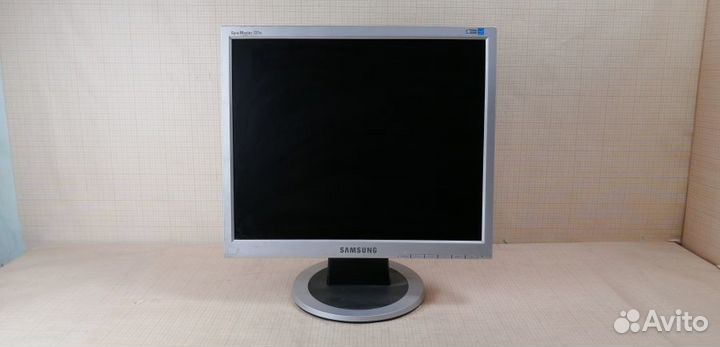 Монитор б/у 17